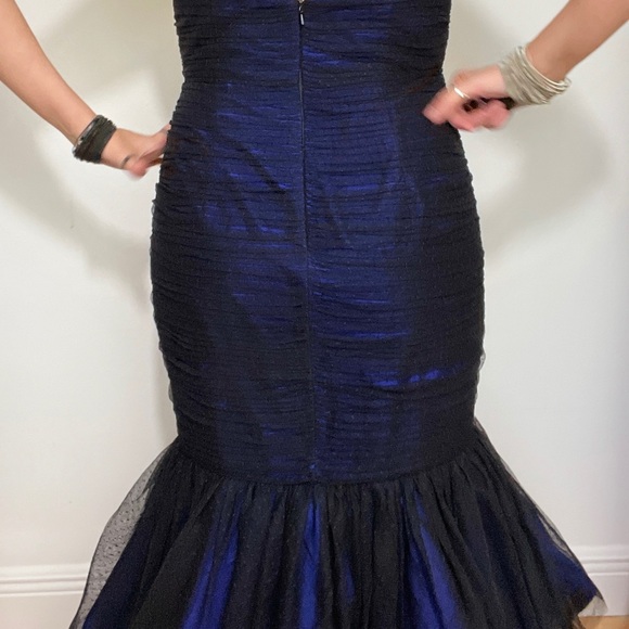 Monique Lhuillier V-Neckline Tiered Trumpet Gown - Picture 8 of 12